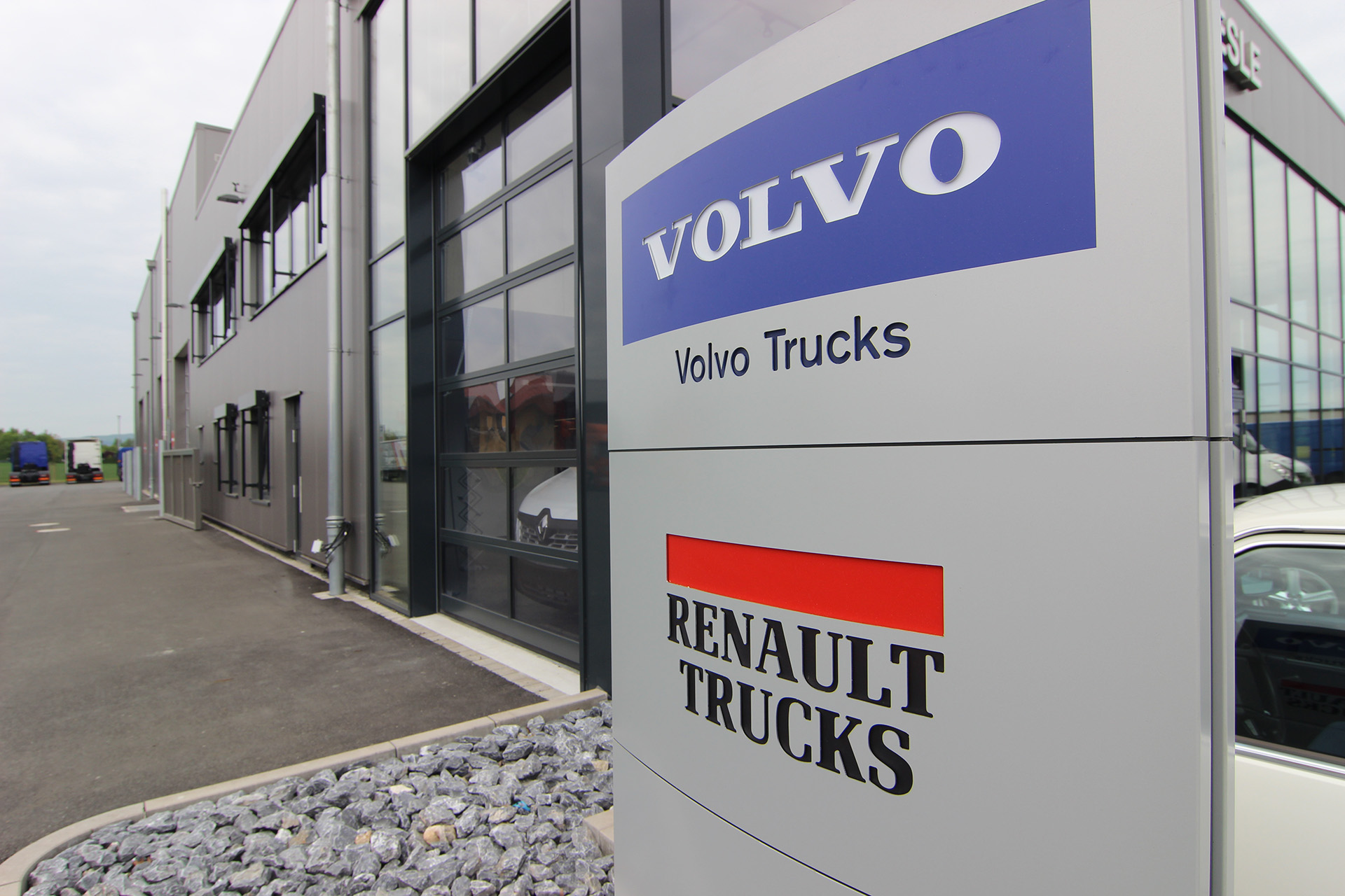 Wesle GmbH | Ihr Volvo Trucks und Renault Trucks Partner in OWL